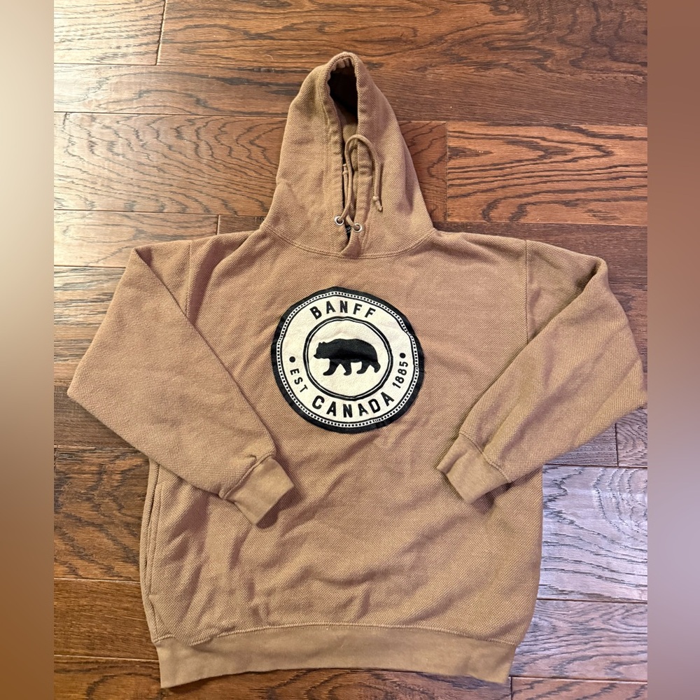 Tan Men's size medium River Wear quality hoodie w Banff patch and side pockets